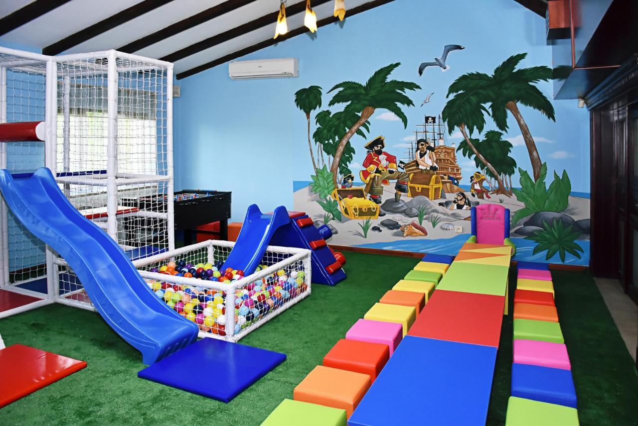 S Club Resort Hotel Aqua Park And Spa Belgrado Esterno foto