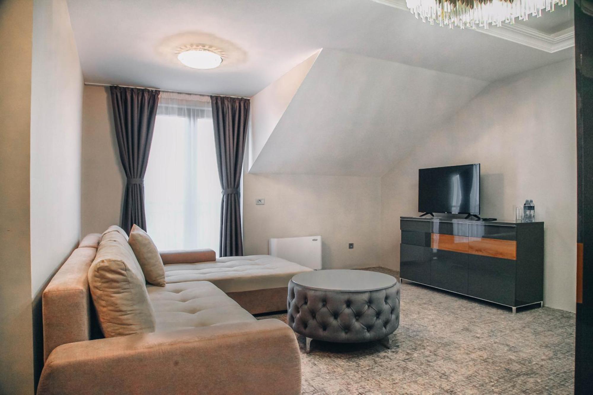 S Club Resort Hotel Aqua Park And Spa Belgrado Esterno foto